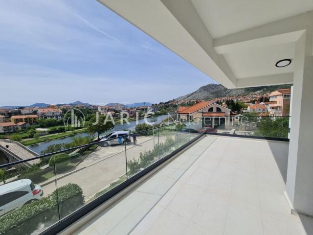 Trebinje, Gradina. 120m2, 3. 5 top lokacija