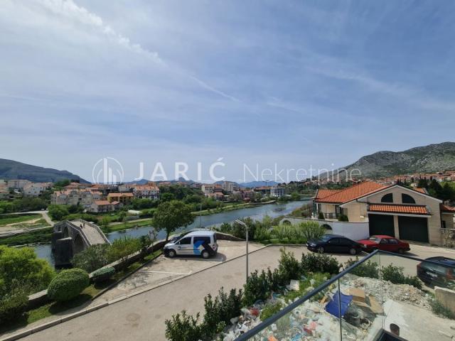 Trebinje, Gradina. 120m2, 3. 5 top lokacija