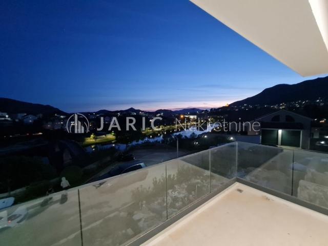 Trebinje, Gradina. 120m2, 3. 5 top lokacija