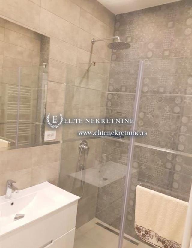 Izdavanje-Trosoban lux stan salonac Vracar