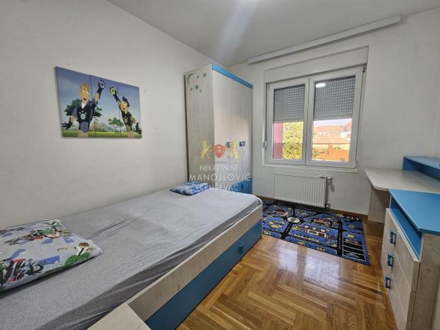 Trosoban stan kod bolnice