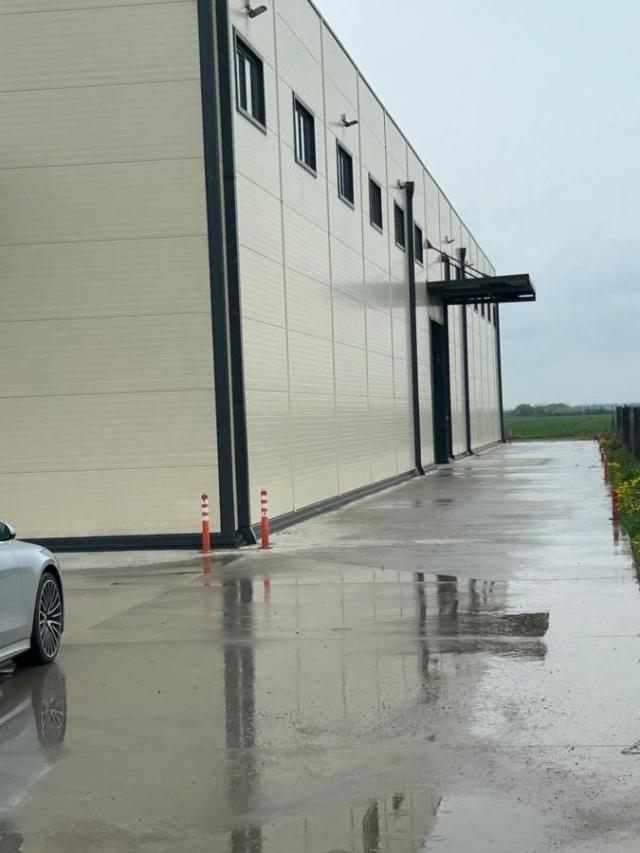 Odlican magacin u blizini Dobanovacke petlje od 1700m2