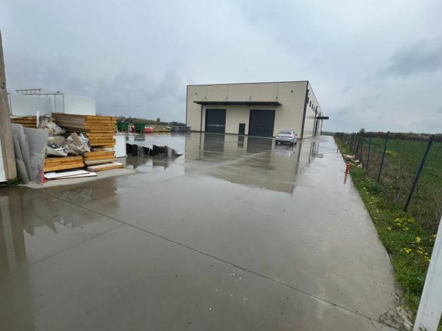 Odlican magacin u blizini Dobanovacke petlje od 1700m2