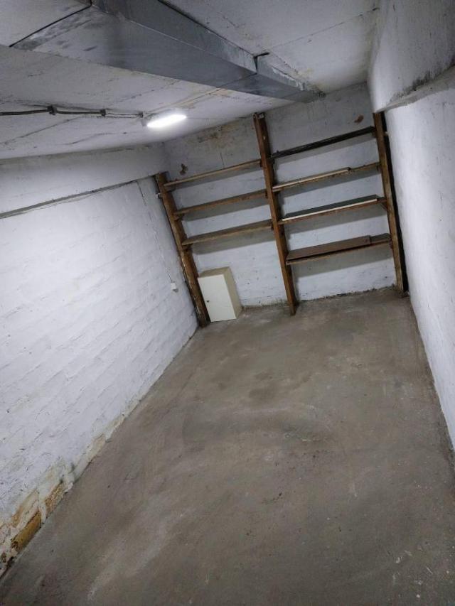 Izdajemo Garažu kod Suda i Spensa