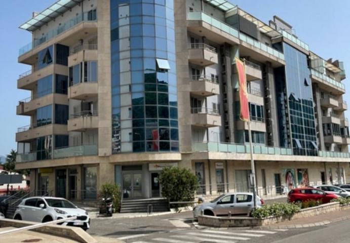 Poslovni prostor 46 m² za izdavanje – Budva, Rozino (Zaobilaznica) – Na duži period