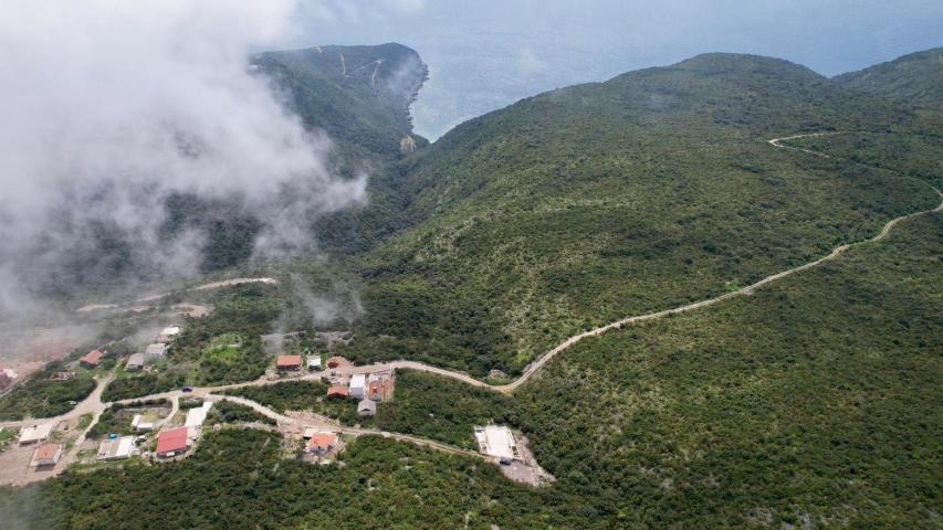 Urbanizovan plac 300m2 sa panoramskim pogledom-Zagora, Kotor