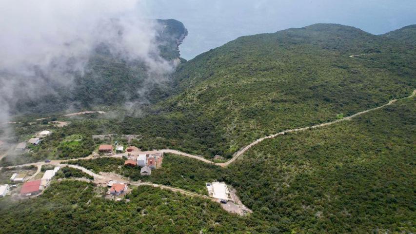 Urbanizovan plac 300m2 sa panoramskim pogledom-Zagora, Kotor