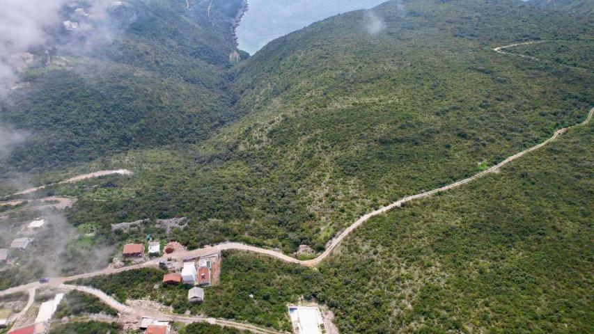 Urbanizovan plac 300m2 sa panoramskim pogledom-Zagora, Kotor
