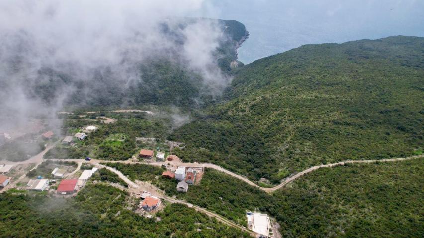 Urbanizovan plac 300m2 sa panoramskim pogledom-Zagora, Kotor