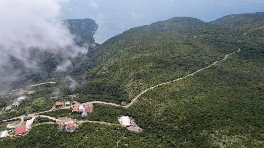 Urbanizovan plac 300m2 sa panoramskim pogledom-Zagora, Kotor