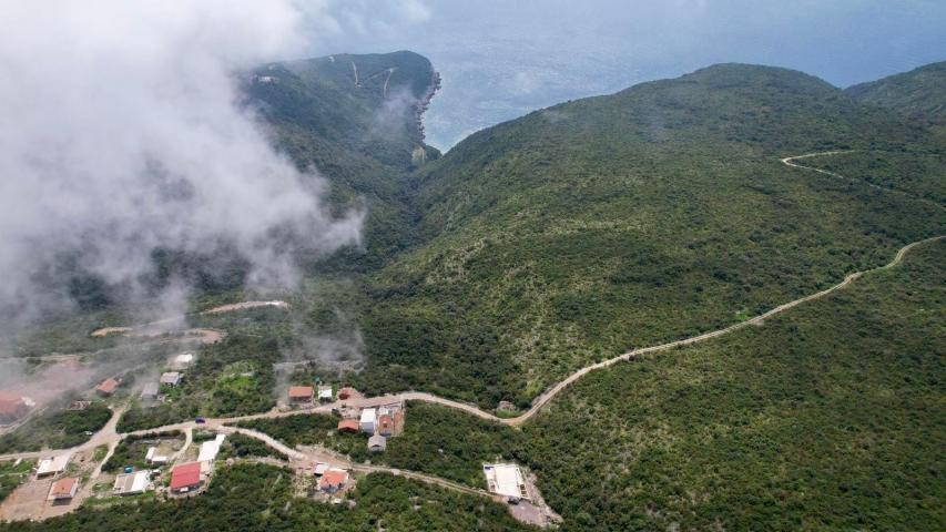 Urbanizovan plac 300m2 sa panoramskim pogledom-Zagora, Kotor