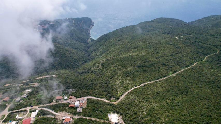 Urbanizovan plac 300m2 sa panoramskim pogledom-Zagora, Kotor
