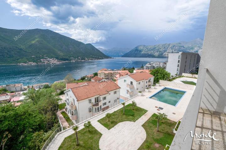 Prostran trosoban stan sa panoramskim pogledom na Bokokotorski zaliv – Dobrota