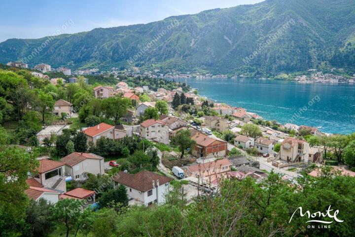 Prostran trosoban stan sa panoramskim pogledom na Bokokotorski zaliv – Dobrota