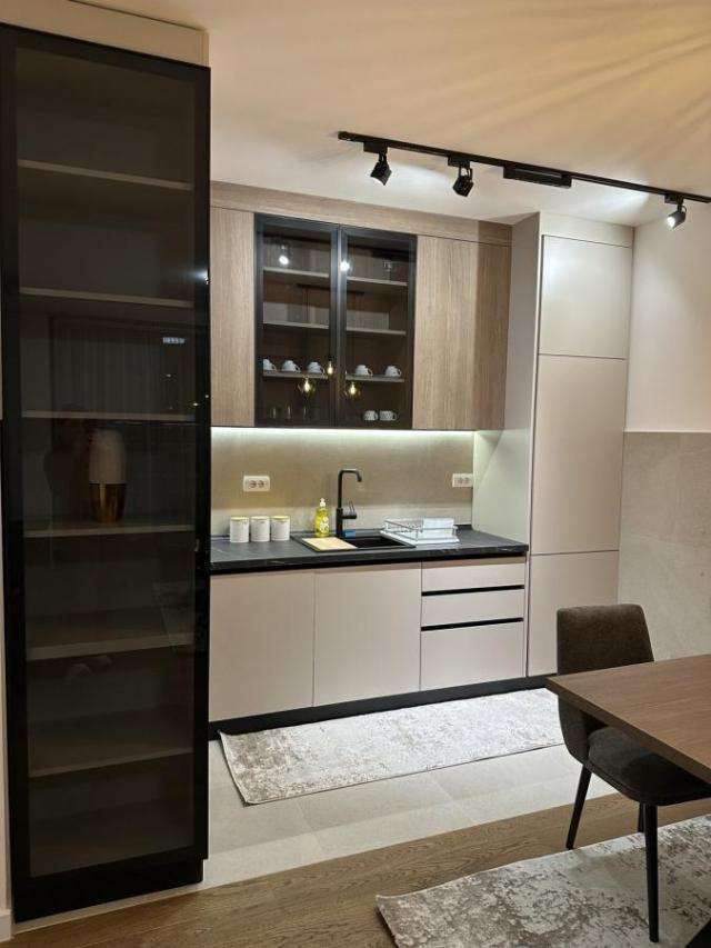 Luksuzan stan u zgradi Planet Residence