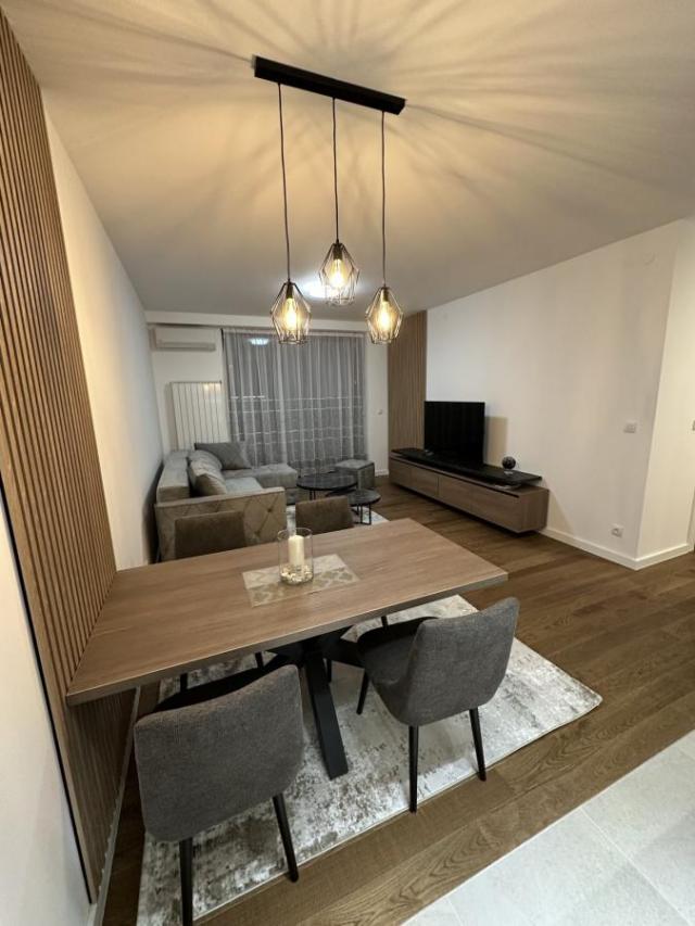 Luksuzan stan u zgradi Planet Residence