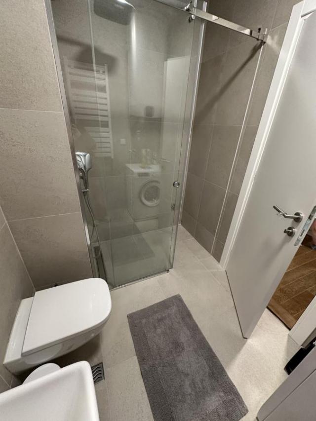 Luksuzan stan u zgradi Planet Residence