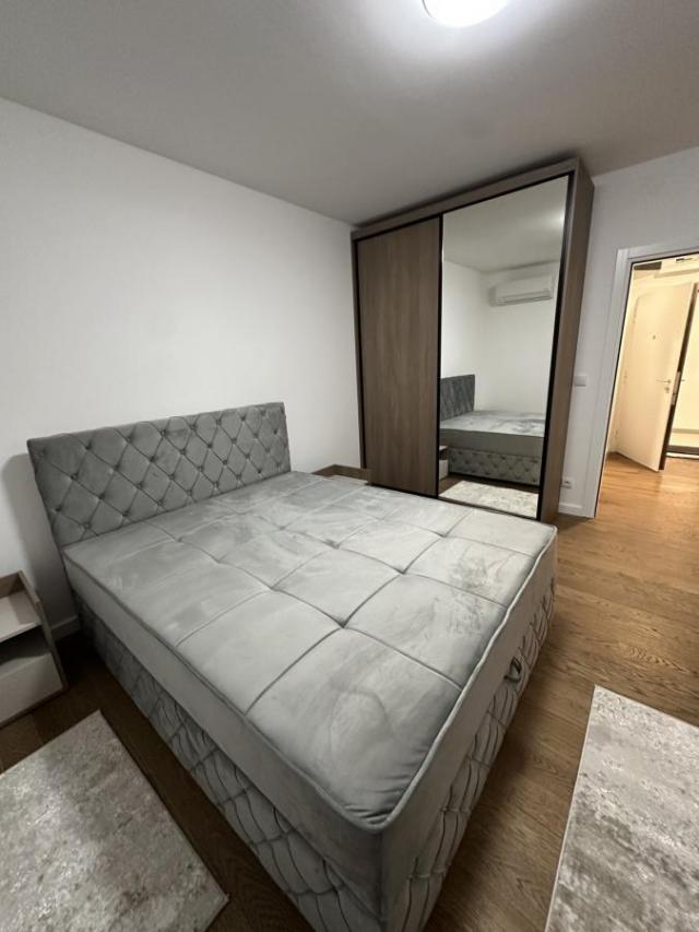 Luksuzan stan u zgradi Planet Residence