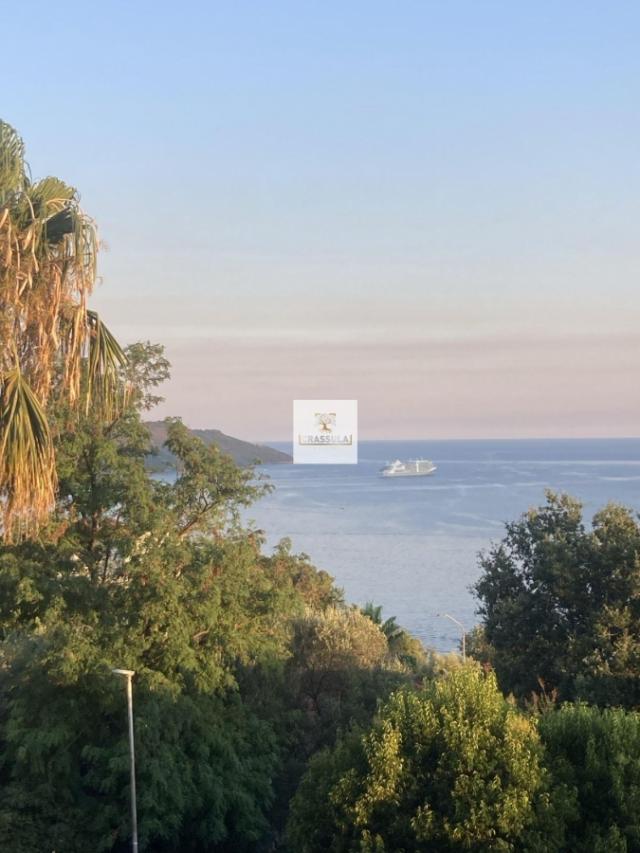 Herceg Novi centar - Savršen izbor za porodični život ili investiciju!