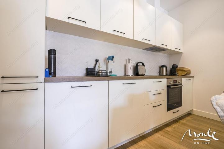 Prostran apartman sa jednom spavaćom sobom u elitnom kompleksu Centrale, Luštica Bay