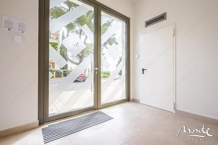 Prostran apartman sa jednom spavaćom sobom u elitnom kompleksu Centrale, Luštica Bay