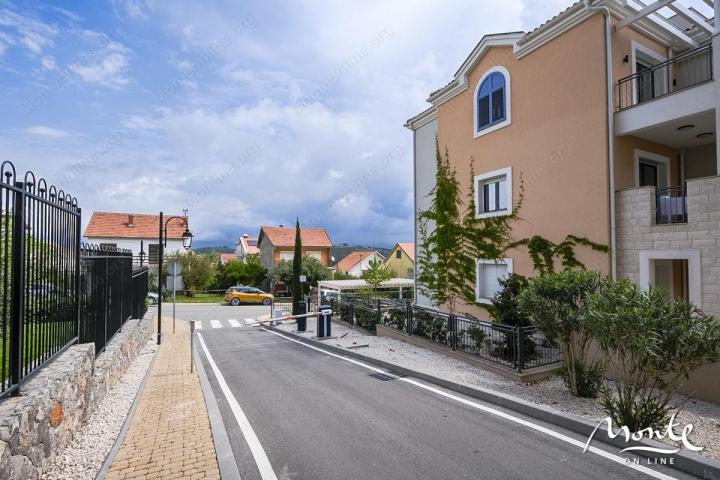 Prostran apartman sa jednom spavaćom sobom u elitnom kompleksu Centrale, Luštica Bay