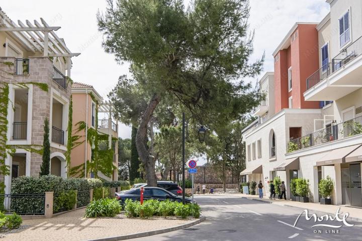Prostran apartman sa jednom spavaćom sobom u elitnom kompleksu Centrale, Luštica Bay
