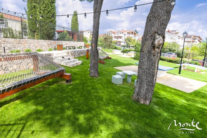 Prostran apartman sa jednom spavaćom sobom u elitnom kompleksu Centrale, Luštica Bay