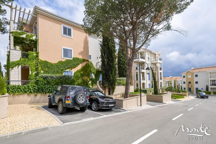 Prostran apartman sa jednom spavaćom sobom u elitnom kompleksu Centrale, Luštica Bay