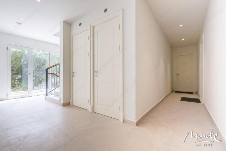 Prostran apartman sa jednom spavaćom sobom u elitnom kompleksu Centrale, Luštica Bay