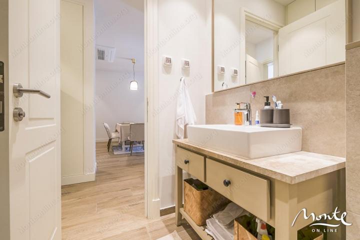 Prostran apartman sa jednom spavaćom sobom u elitnom kompleksu Centrale, Luštica Bay
