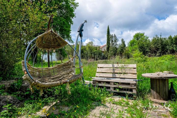 Predivna kuća sa pogledom na Tivatski zaliv i planine u Radovićima, Luštica