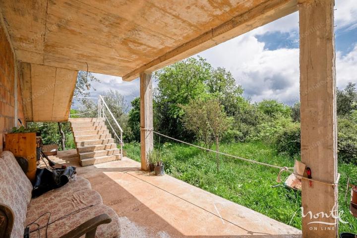 Predivna kuća sa pogledom na Tivatski zaliv i planine u Radovićima, Luštica