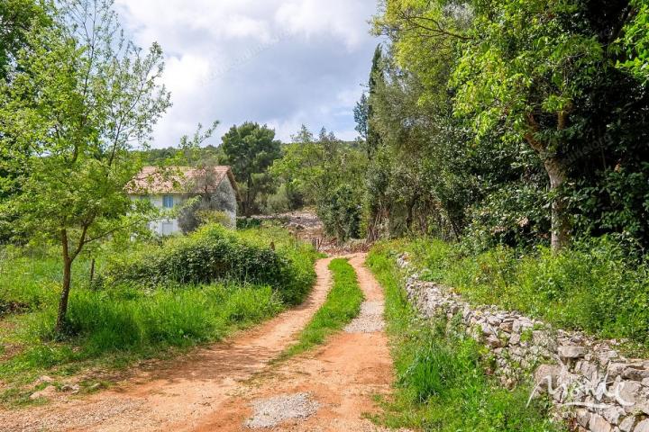Predivna kuća sa pogledom na Tivatski zaliv i planine u Radovićima, Luštica