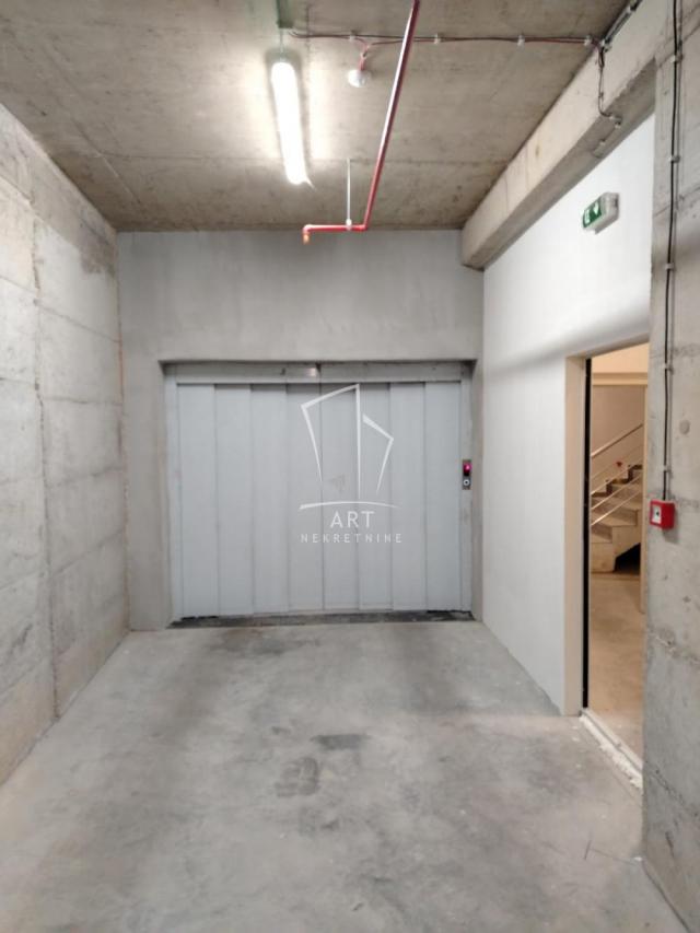 Lekino brdo, garažno mesto, -2 ID#10844