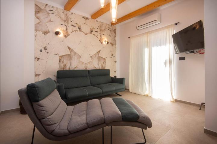 Split, Meje - kuća s dvorištem na iznimnoj lokaciji 