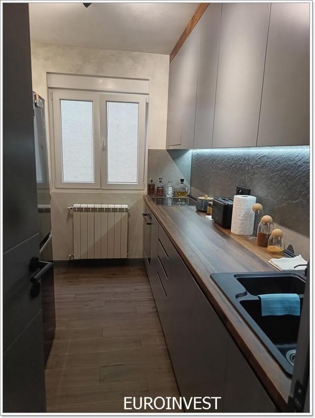 2, 5 UKNJIŽEN, LUX, PARKING MESTO, ID#1732