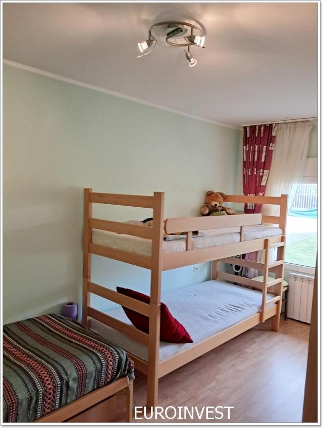 Uknjižena, sama kuća, garaža, 7 ari, lepo dvorište ID#1733