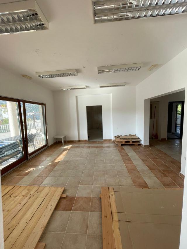 Prodaja, Poslovni prostor, 190m2 , RISAN