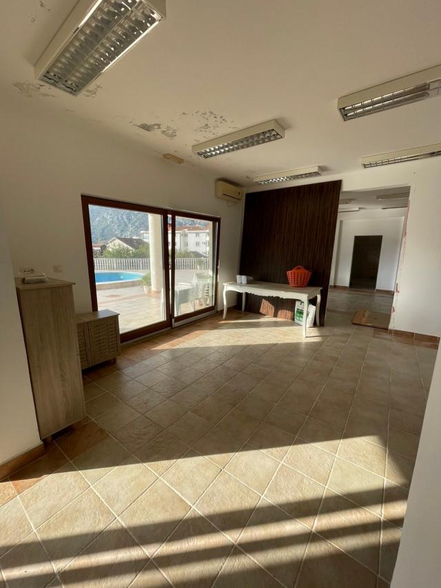 Prodaja, Poslovni prostor, 190m2 , RISAN
