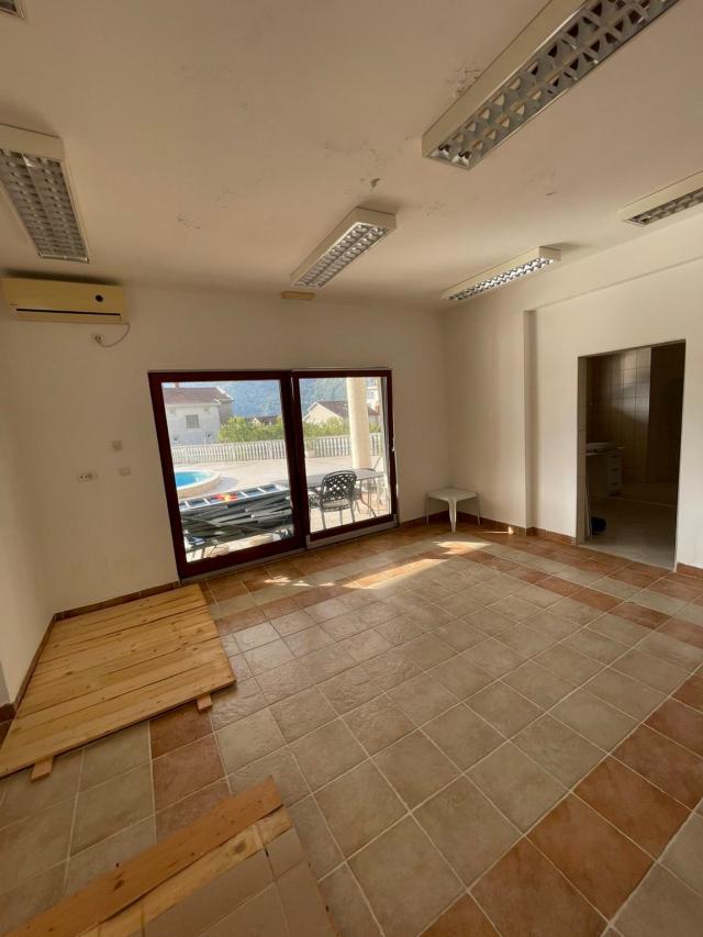 Prodaja, Poslovni prostor, 190m2 , RISAN