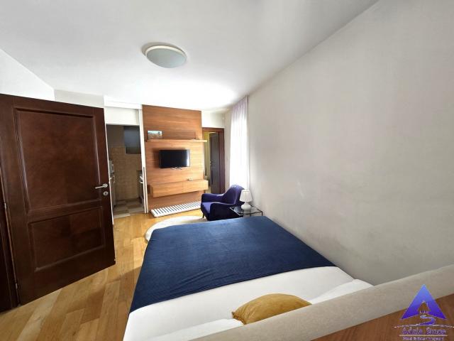 Izdavanje, Stan, 124m2 , Stari grad