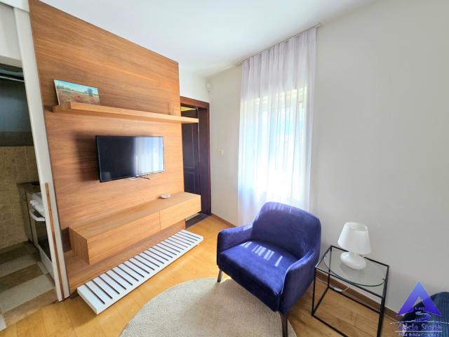 Izdavanje, Stan, 124m2 , Stari grad