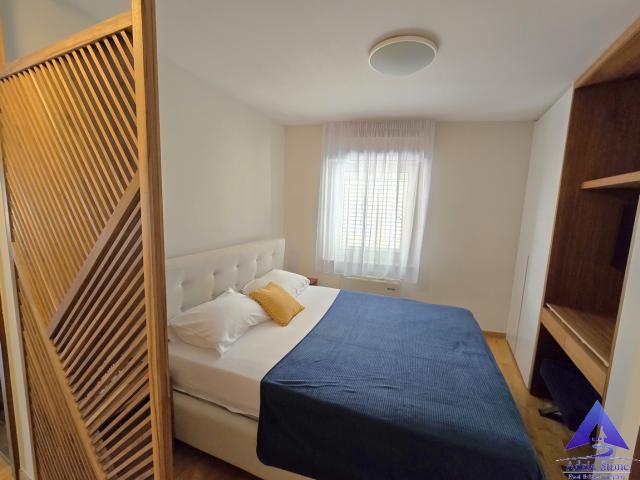 Izdavanje, Stan, 124m2 , Stari grad