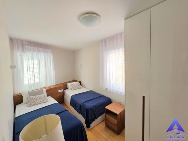 Izdavanje, Stan, 124m2 , Stari grad