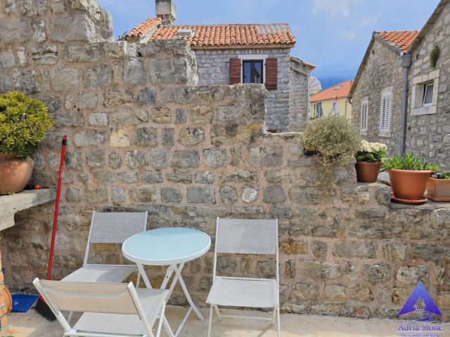 Izdavanje, Stan, 124m2 , Stari grad
