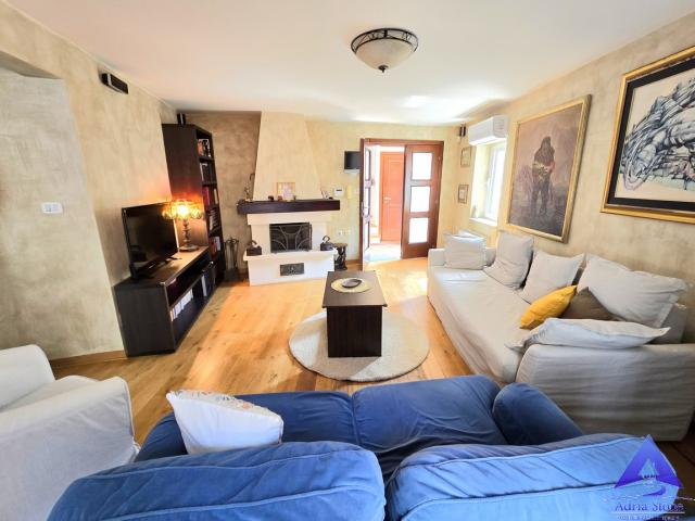 Izdavanje, Stan, 124m2 , Stari grad