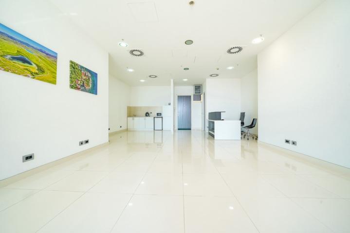 Prodaja, Poslovni prostor, 70m2 , Budva