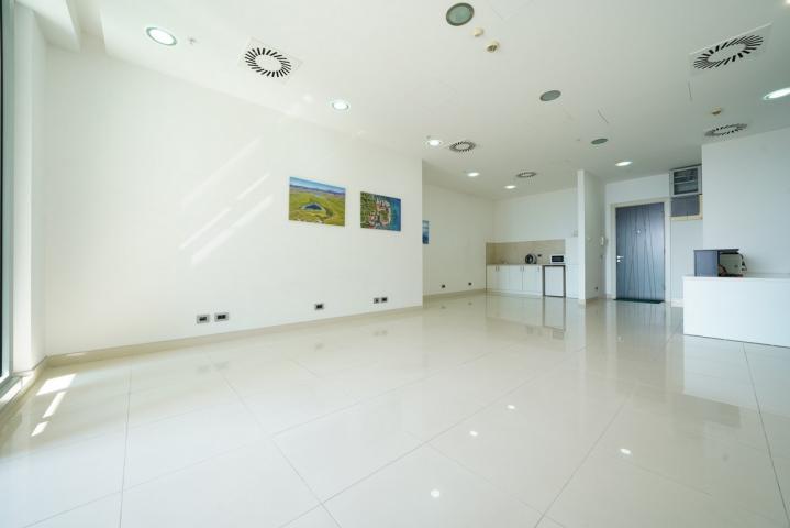 Prodaja, Poslovni prostor, 70m2 , Budva