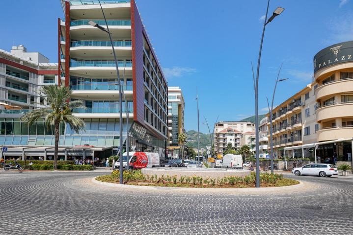 Prodaja, Poslovni prostor, 70m2 , Budva